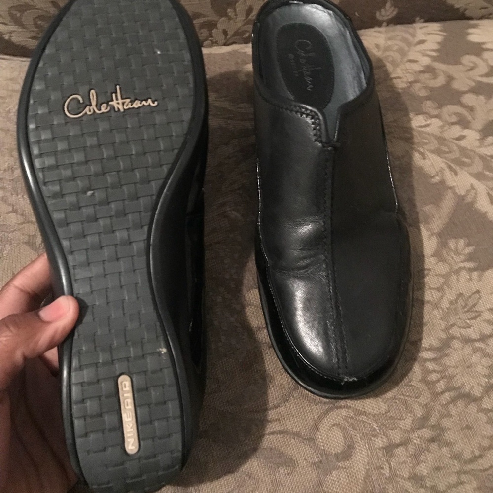 2/$15 BLACK LEATHER COLE HAAN/NIKE AIR SLIP ONS